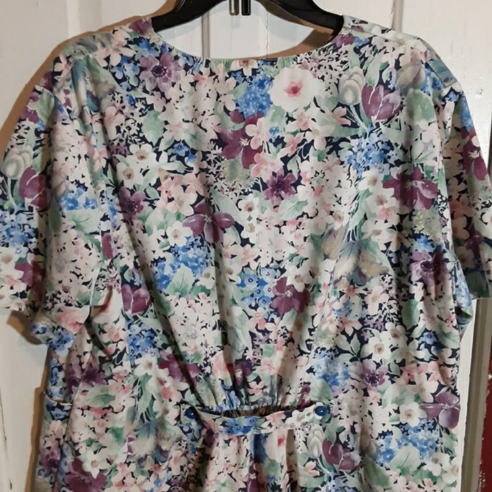 Scrub top - Picture 8 of 9